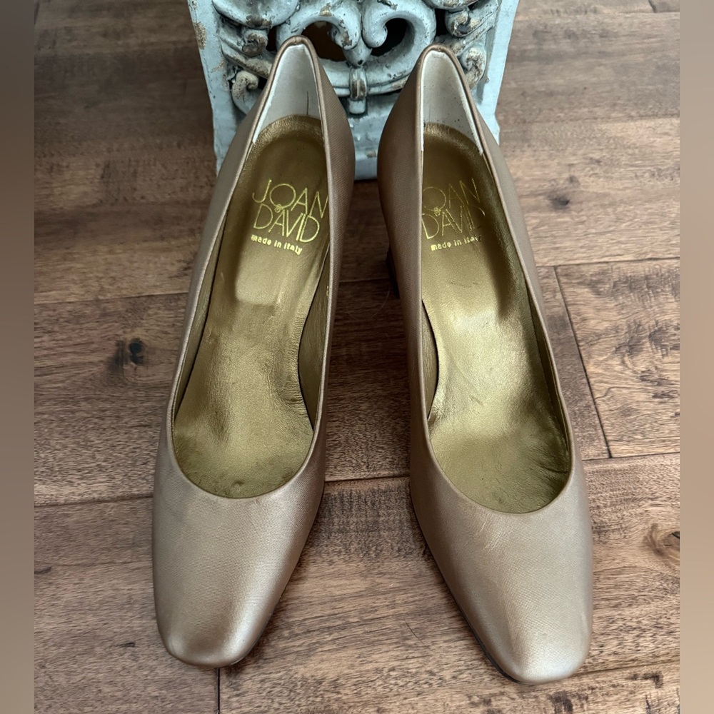 Joan & David Golden Brown Vintage Classic Block Heels Size 9.5